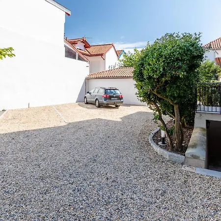 Pigola-splendid 3 Bedrooms Near Beaches דירה ביאריץ